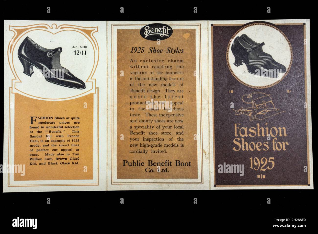 Une copie d'une brochure publicitaire de 1920s 'Fashion Shoes for 1925' par public Benefit Boot Co Ltd Banque D'Images