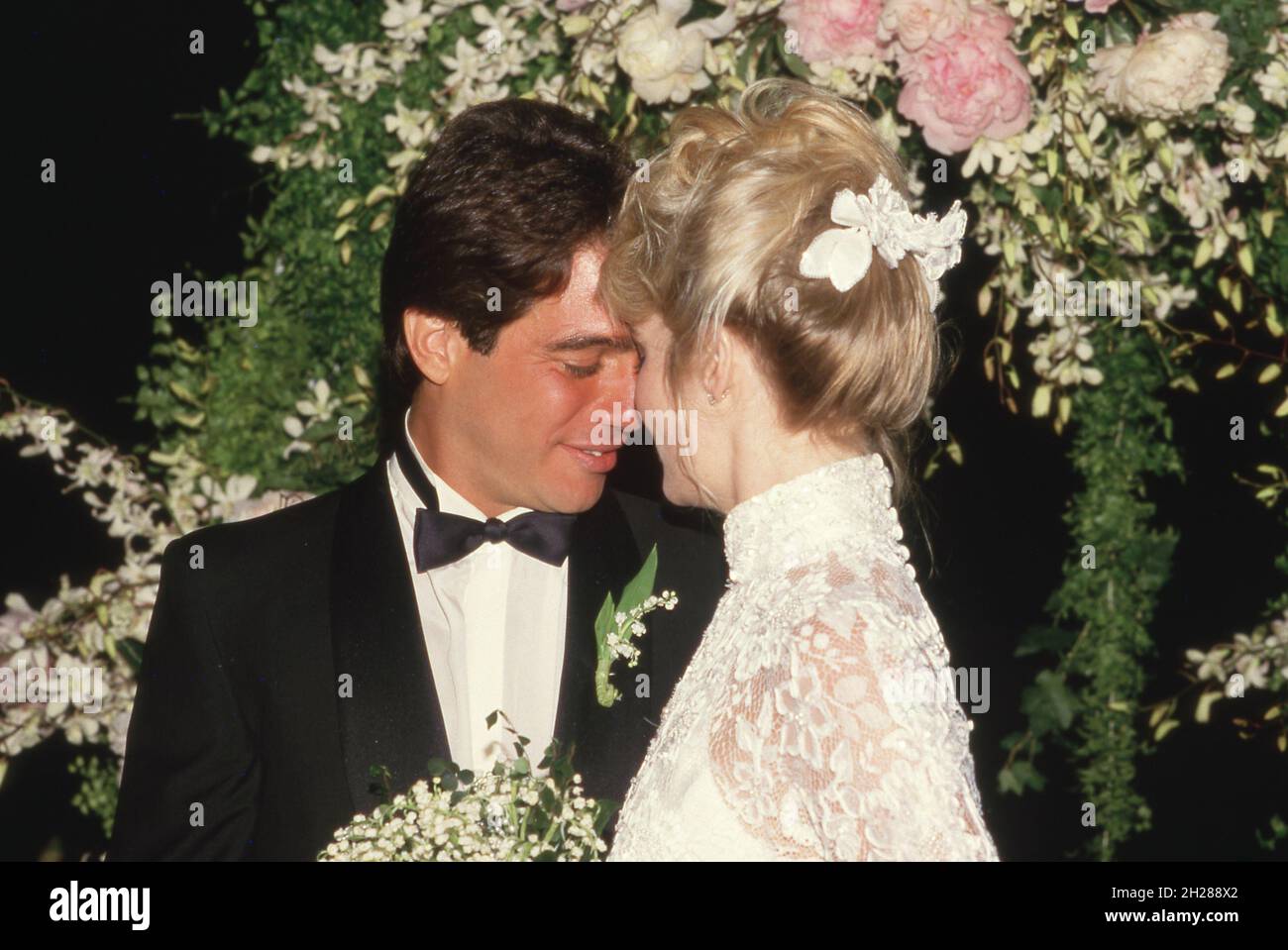 Tony Danza et Tracy Robinson le jour de leur mariage le 28 juin 1986 crédit: Ralph Dominguez/MediaPunch Banque D'Images