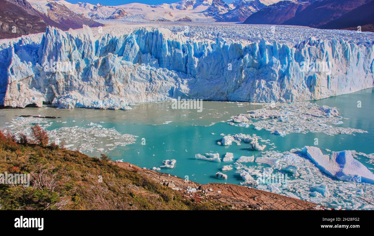 Vue panoramique sur le gigantesque glacier Perito Moreno.Beauté de la fonte,  les champs de glace de Patagonie, province de Santa Cruz, Argentine Photo  Stock - Alamy