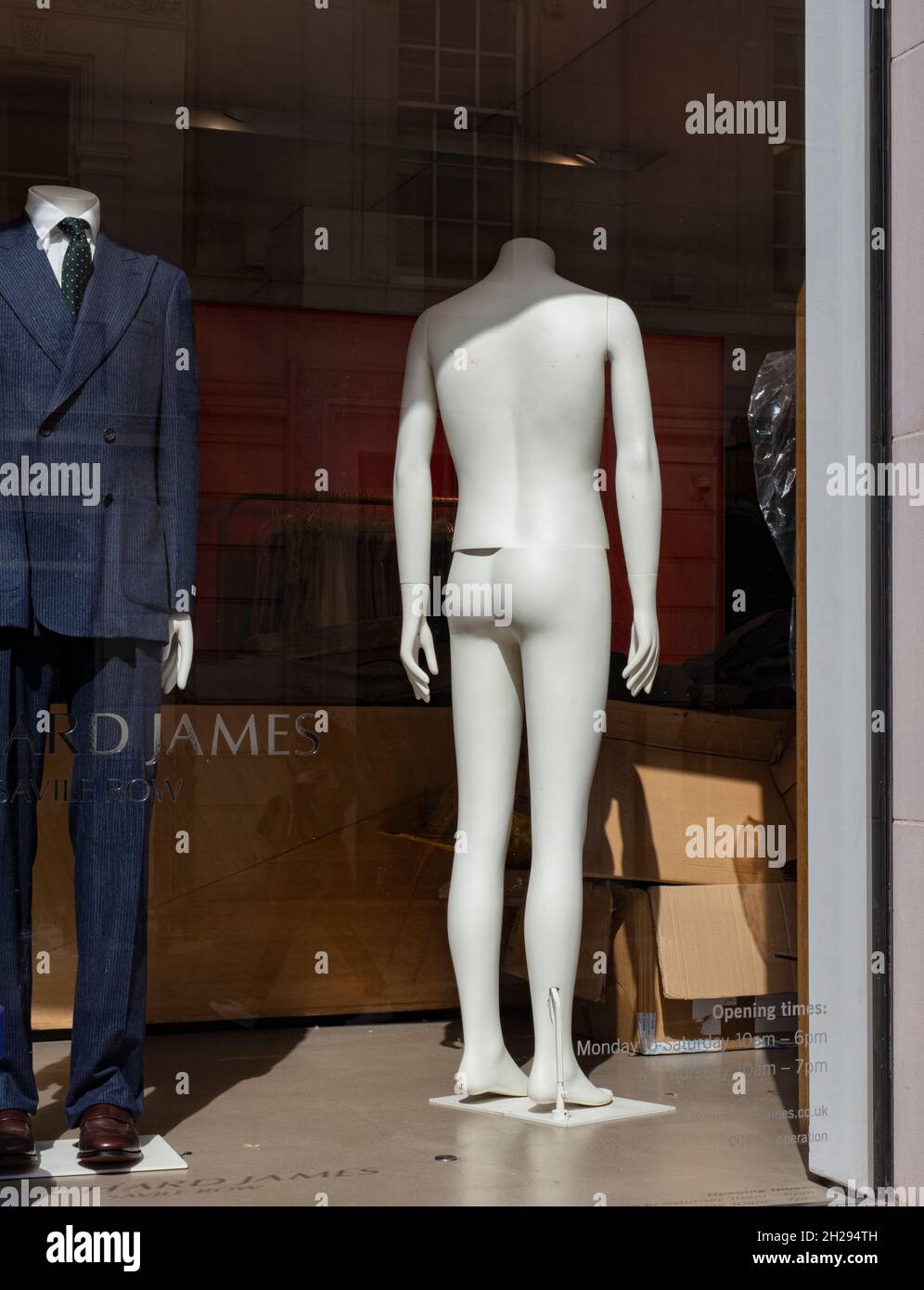 Fenêtre de Richard James, la boutique Savile Row de Savile Row, Londres Banque D'Images