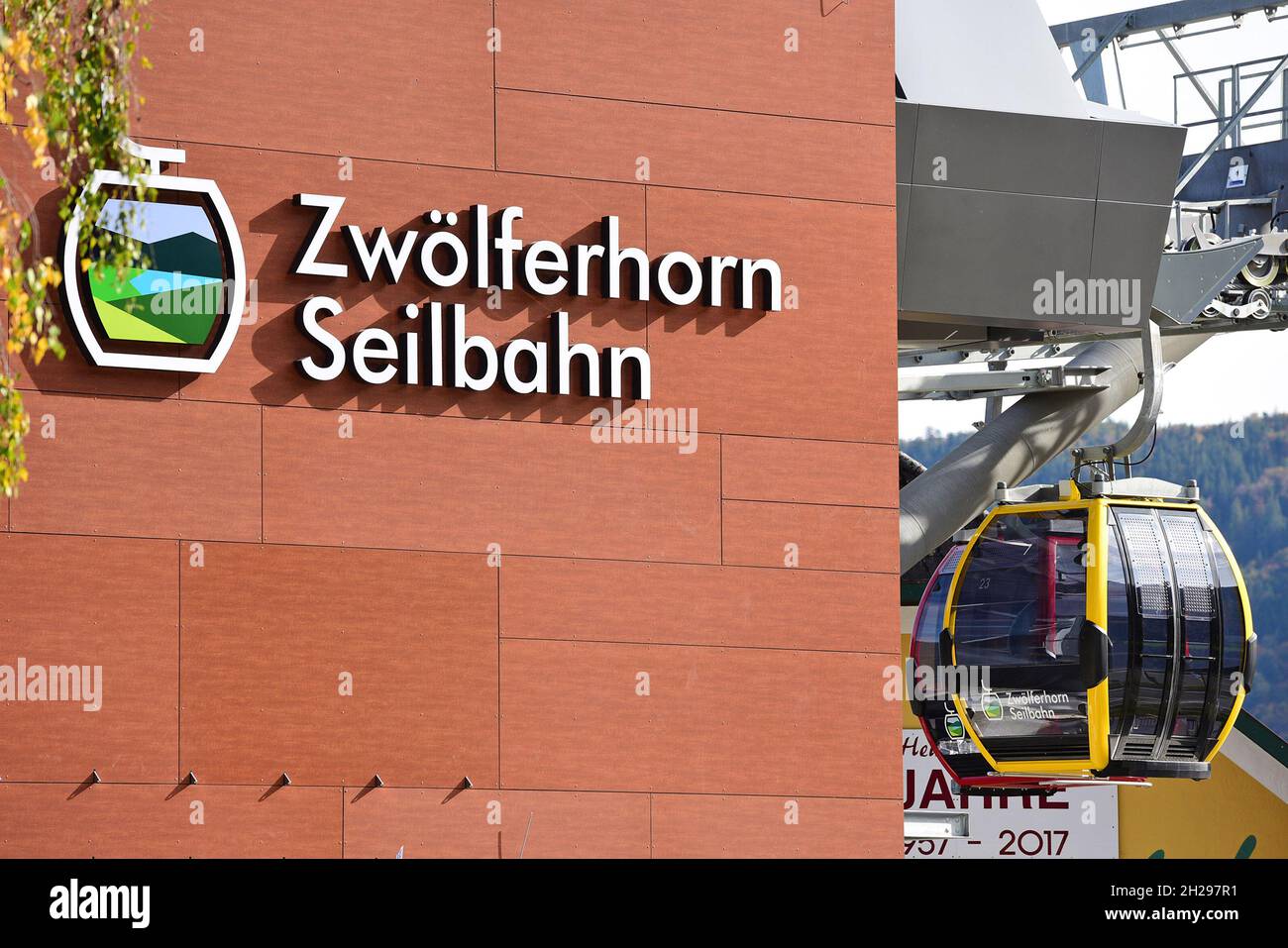 Neue Seilbahn auf das Zwölferhorn à Sankt Gilgen am Wolfgangsee, Österreich, Europa - Nouveau téléphérique au Zwölferhorn à Sankt Gilgen sur Wolfgangsee Banque D'Images