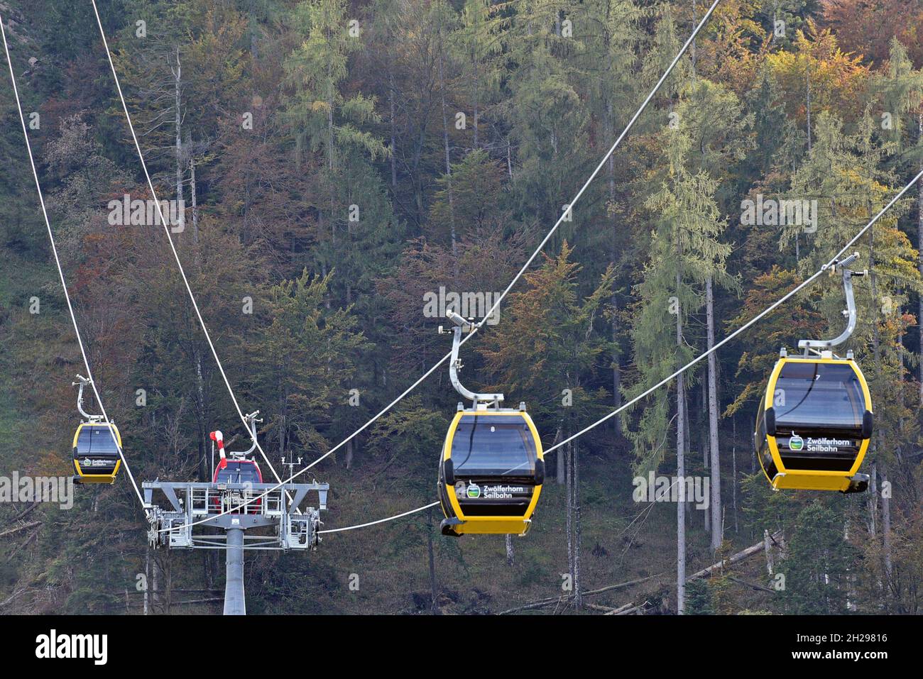 Neue Seilbahn auf das Zwölferhorn à Sankt Gilgen am Wolfgangsee, Österreich, Europa - Nouveau téléphérique au Zwölferhorn à Sankt Gilgen sur Wolfgangsee Banque D'Images