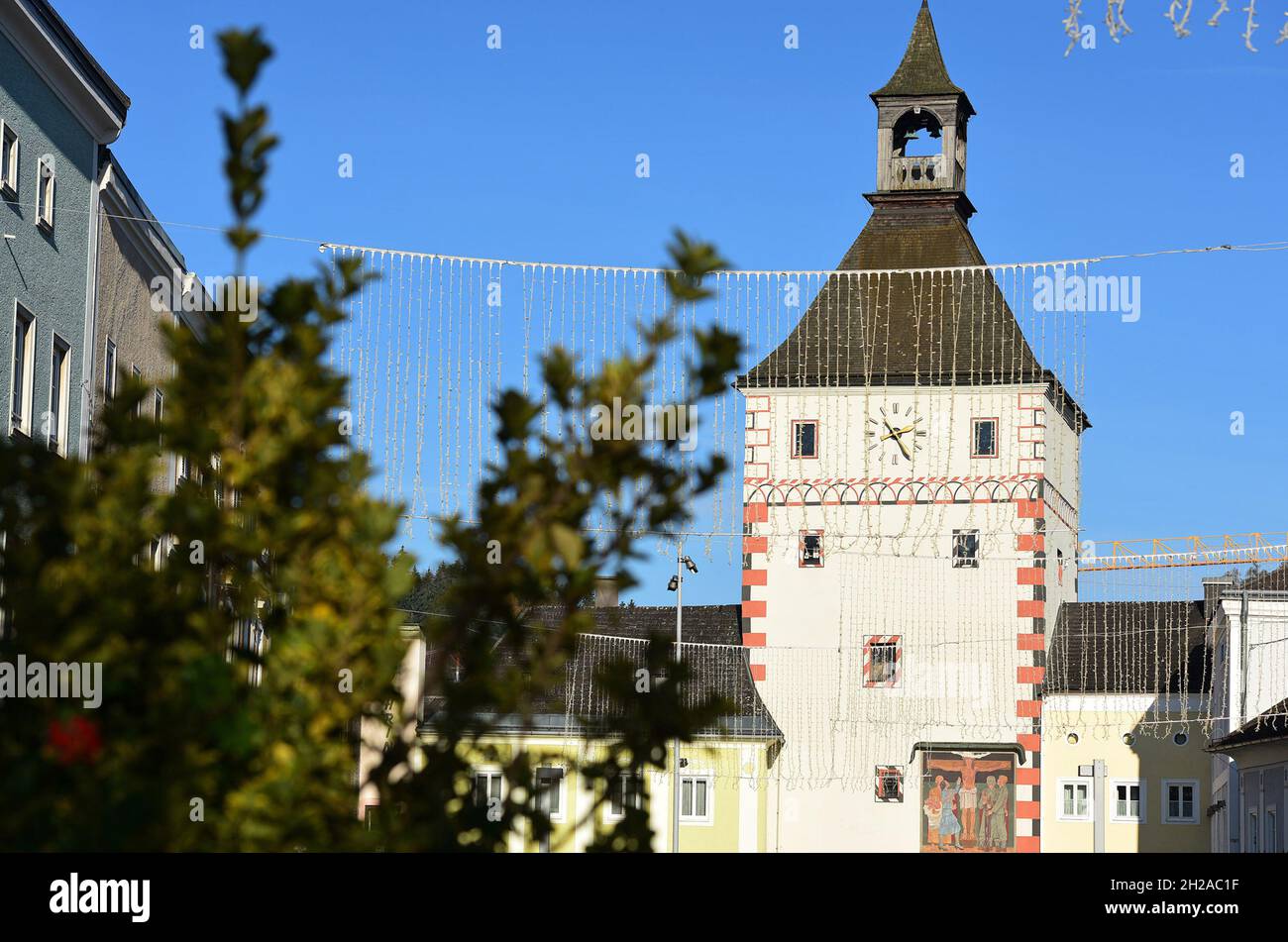 Der Stadtturm auf dem Stadtplatz in Vöcklabruck, Österreich, Europa - la tour de la ville sur la place de Voecklabruck, Autriche, Europe Banque D'Images