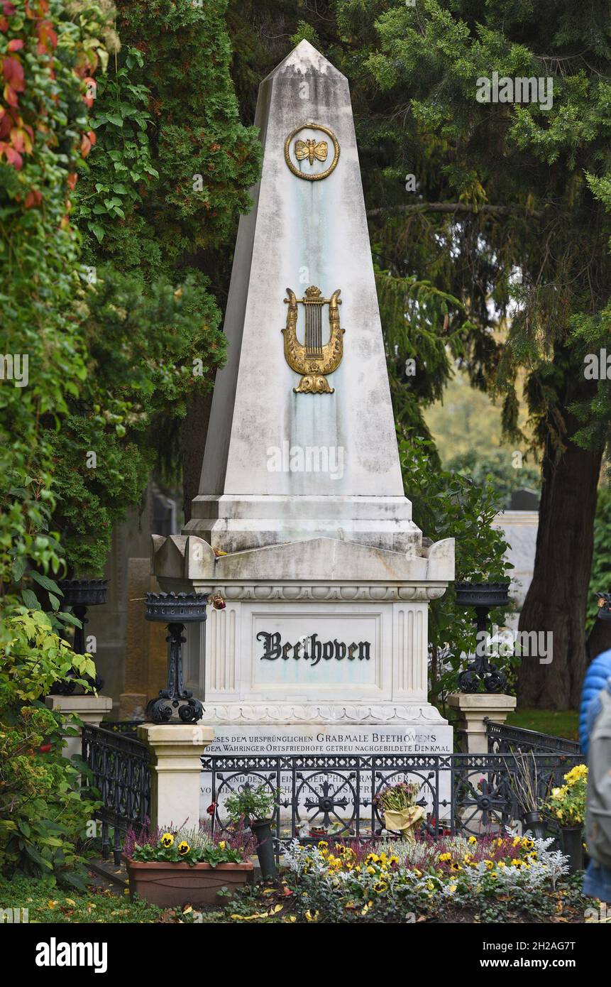 Ehrengrab von Ludwig van Beethoven auf dem Zentralfriedhof à Vienne - tombe honorifique de Ludwig van Beethoven dans le cimetière central de Vienne - Banque D'Images