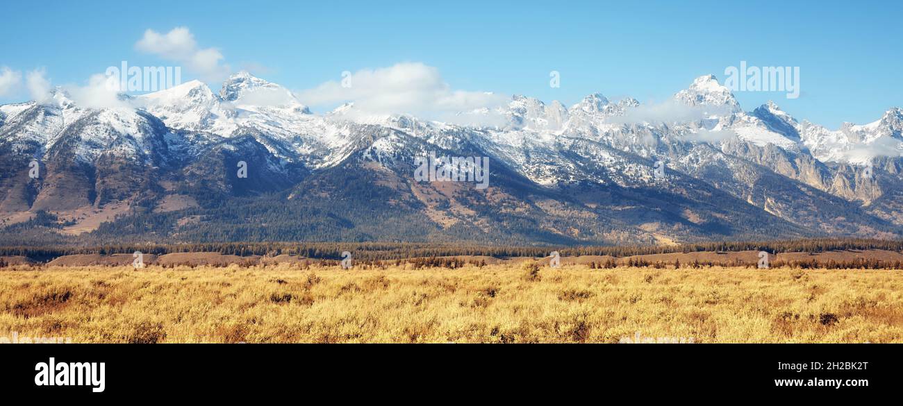 Vue panoramique de la chaîne de Teton en automne, Wyoming, États-Unis. Banque D'Images Vue panoramique de la chaîne de Teton en automne, Wyoming, États-Unis. Banque D'Images
