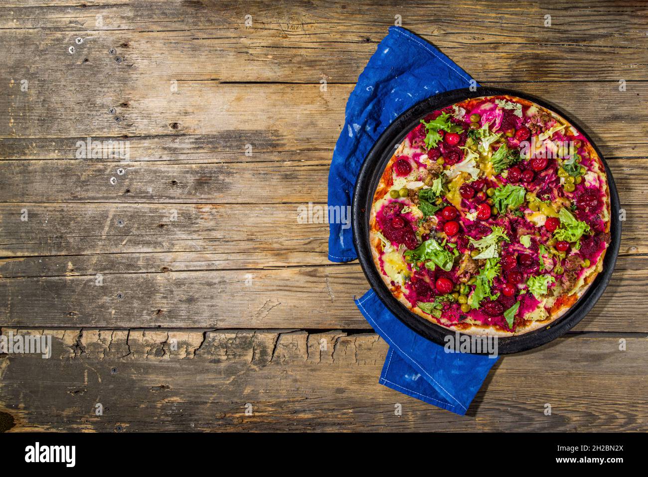 Pizza de Thanksgiving, tarte traditionnelle de dinde ou sandwich sous forme de pizza Banque D'Images