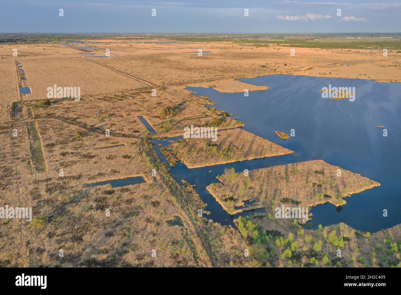 Bruustinger Plas, mouleur élevée partiellement utilisé pour la récolte de tourbe , pays-Bas, Frison, Fochteloerveen, Fochteloo Banque D'Images