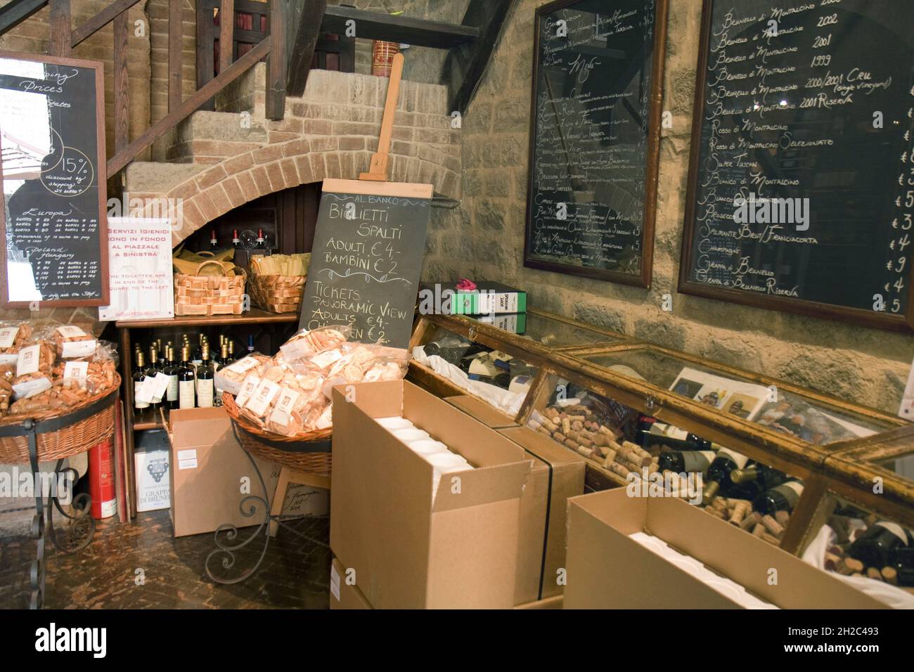 Boutique de vins : Castello di Montalcino, Italie, Toscane, Montalcino Banque D'Images
