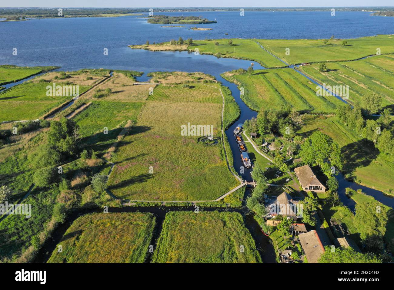 Autour du centre d'information Sint Jansklooster, vue aérienne, pays-Bas, Overijssel, parc national Weerribben-Wieden Banque D'Images
