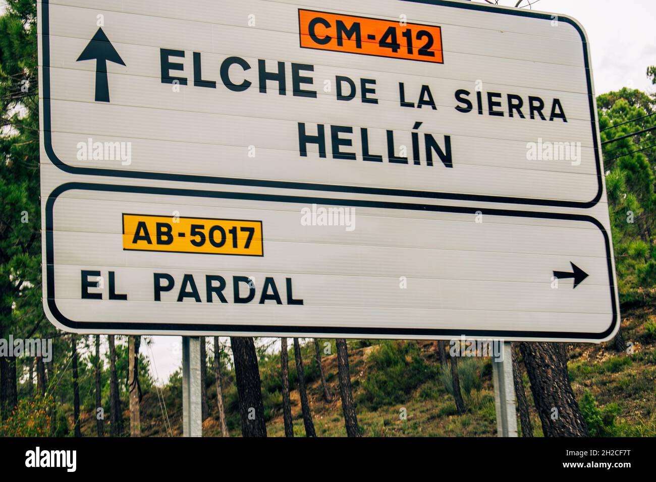 ALBACETE, ESPAGNE - 18 septembre 2021: Un panneau de direction à Albacete, Espagne Banque D'Images