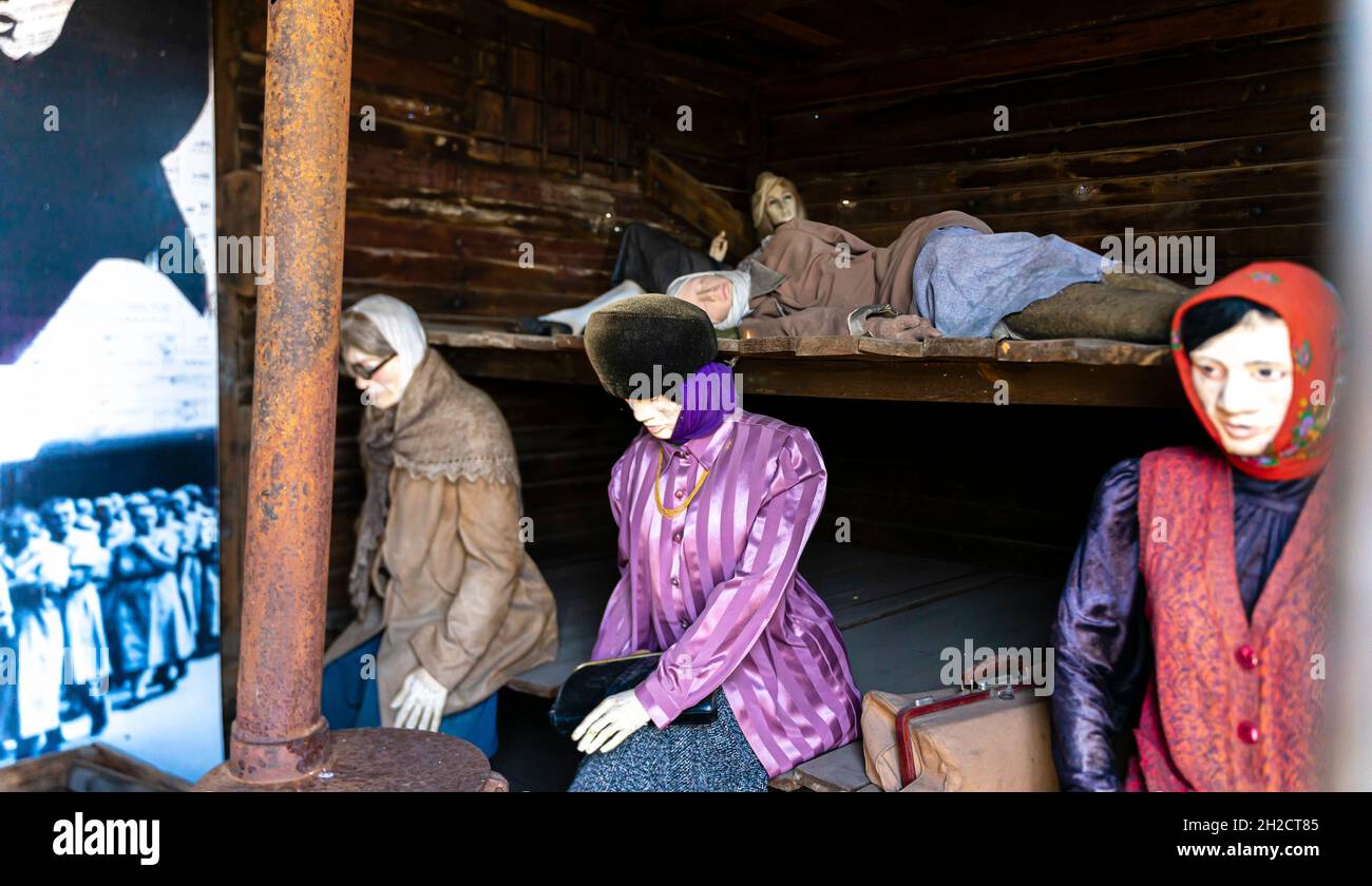 Exposition avec des figures de chariot de train de femmes de la période stalinienne pour le transport des prisonniers. Complexe commémoratif ALZHIR à Aqmola, Kazakhstan Banque D'Images