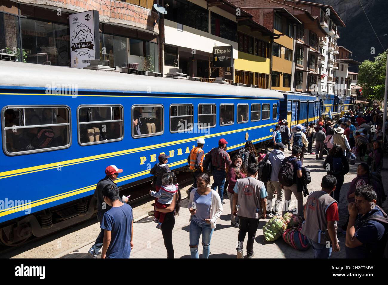Pérou, Aguas Calientes, chemin de fer, vie quotidienne Banque D'Images