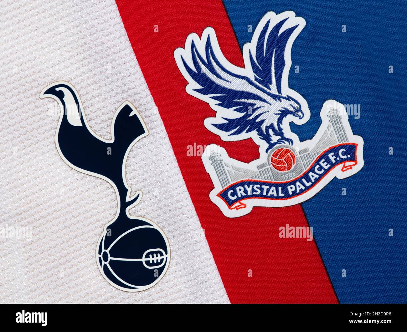 Gros plan sur l'écusson du club Spurs et Crystal Palace. Banque D'Images