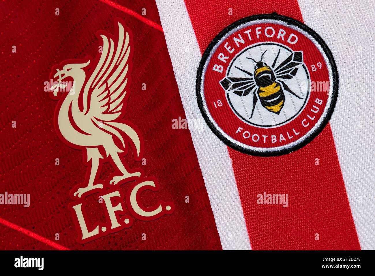 Gros plan sur l'écusson du club de Liverpool et Brentford. Banque D'Images