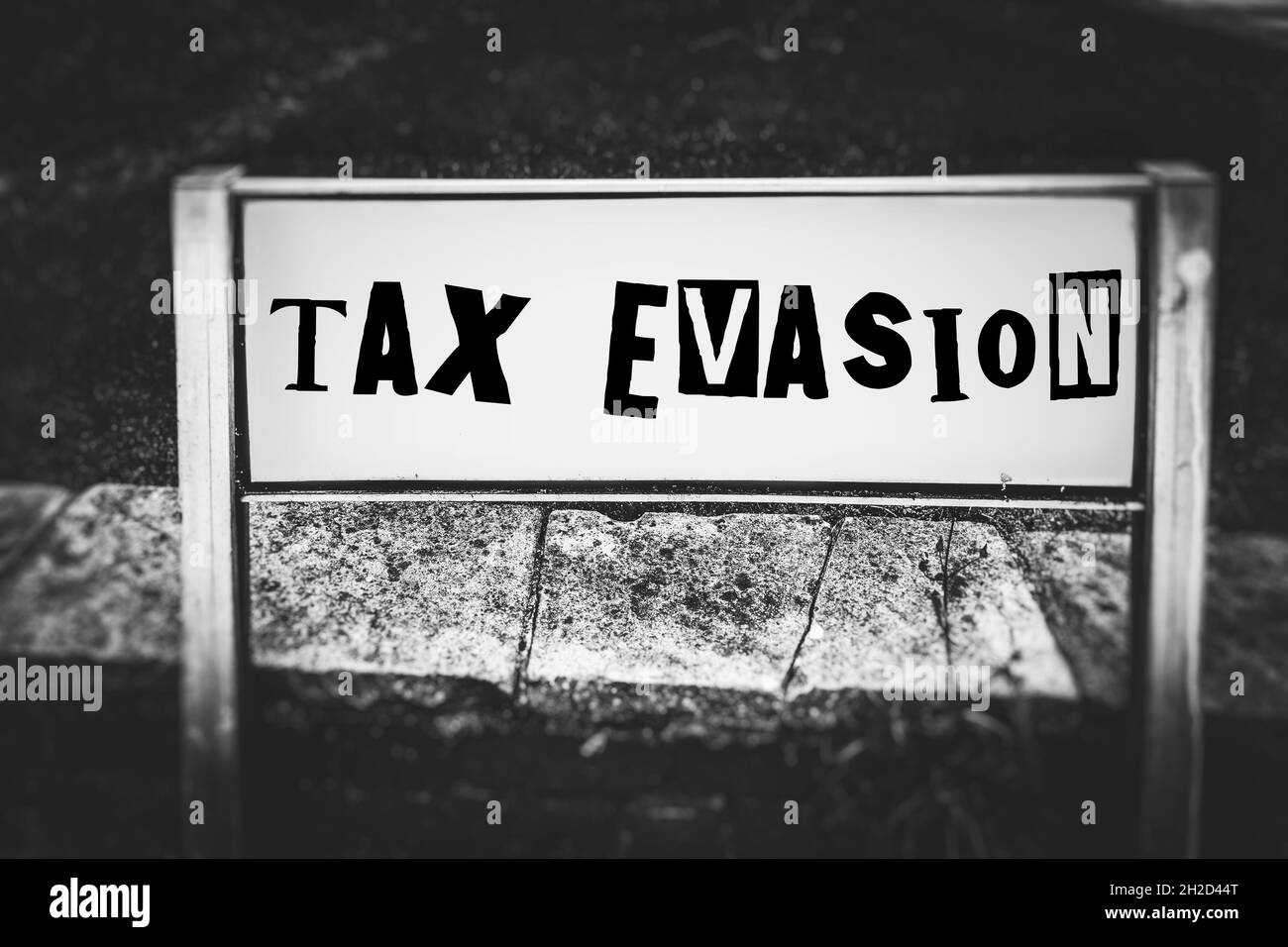 Fraude fiscale affichée sur la signalisation en noir et blanc Banque D'Images