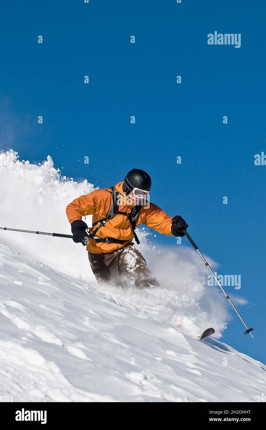 Ski spectaculaire dans l'arrière-pays de la station de ski de Pass Thurn près de Kitzbühel Banque D'Images
