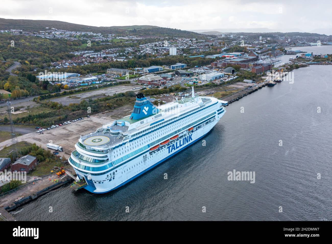 Greenock, Écosse, Royaume-Uni.21 octobre 2021.En raison d'une grave pénurie de logements pour les délégués participant à la prochaine Conférence des Nations Unies sur les changements climatiques COP26 à Glasgow, deux croisements de Tallink sont arrivés sur le Clyde pour aider à atténuer la situation.Pic; l'estonien a marqué Silja Europa amarré aujourd'hui à Greenock.Iain Masterton/Alay Live News. Banque D'Images