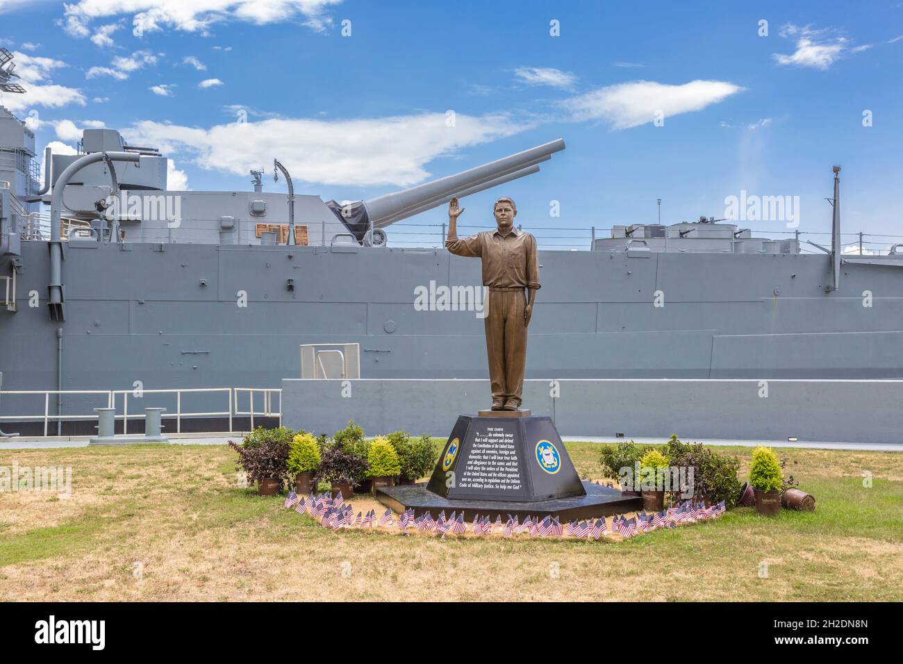 La statue d'Oath rend hommage à la Garde côtière américaine au Battleship Memorial Park de Mobile, Alabama Banque D'Images