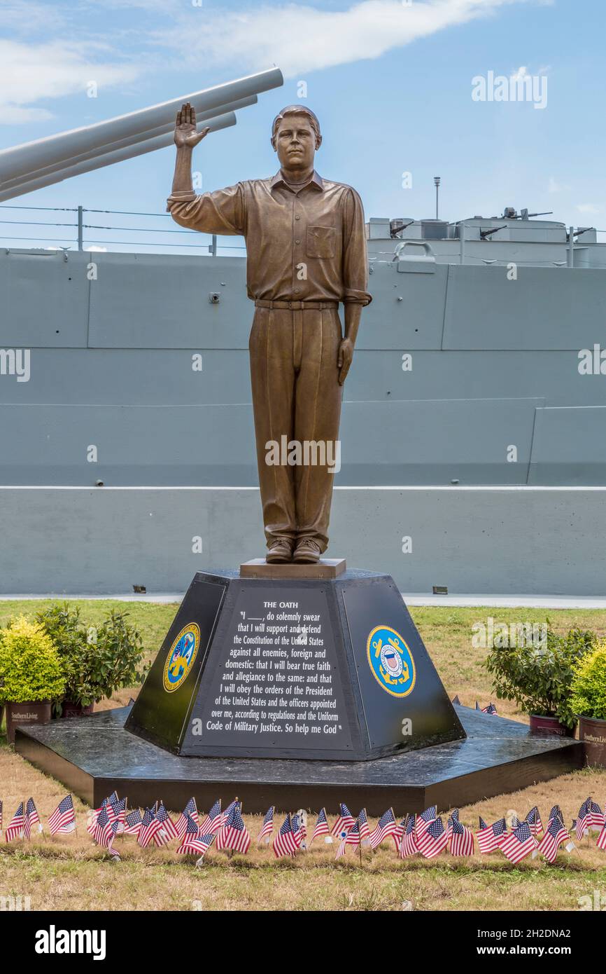 La statue d'Oath rend hommage à la Garde côtière américaine au Battleship Memorial Park de Mobile, Alabama Banque D'Images