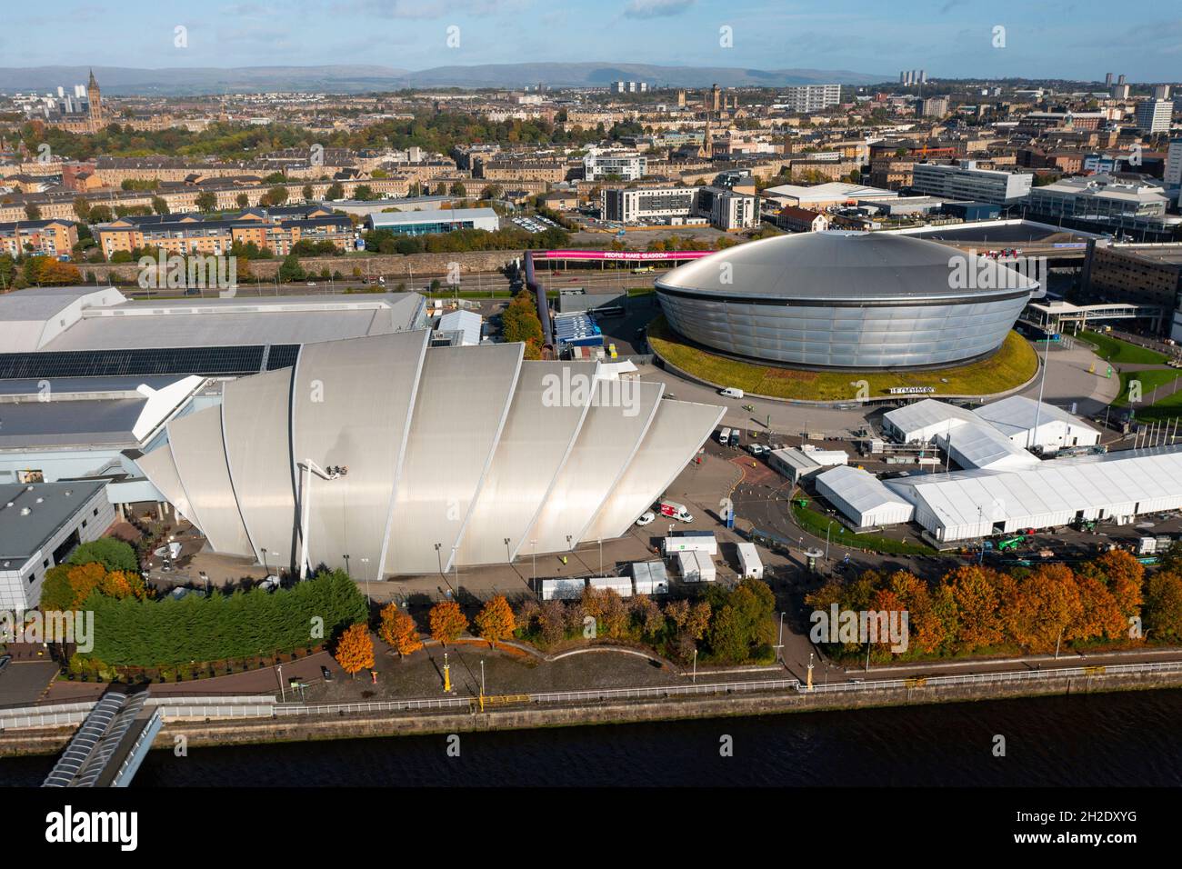 Glasgow, Écosse, Royaume-Uni.21 octobre 2021.Les préparatifs finaux sont en cours sur le site de la Conférence des Nations Unies sur les changements climatiques COP26 qui se tiendra à Glasgow du 31 octobre.Pic; vue aérienne du drone du site de la COP26 à côté de la rivière Clyde.Iain Masterton/Alay Live News. Banque D'Images
