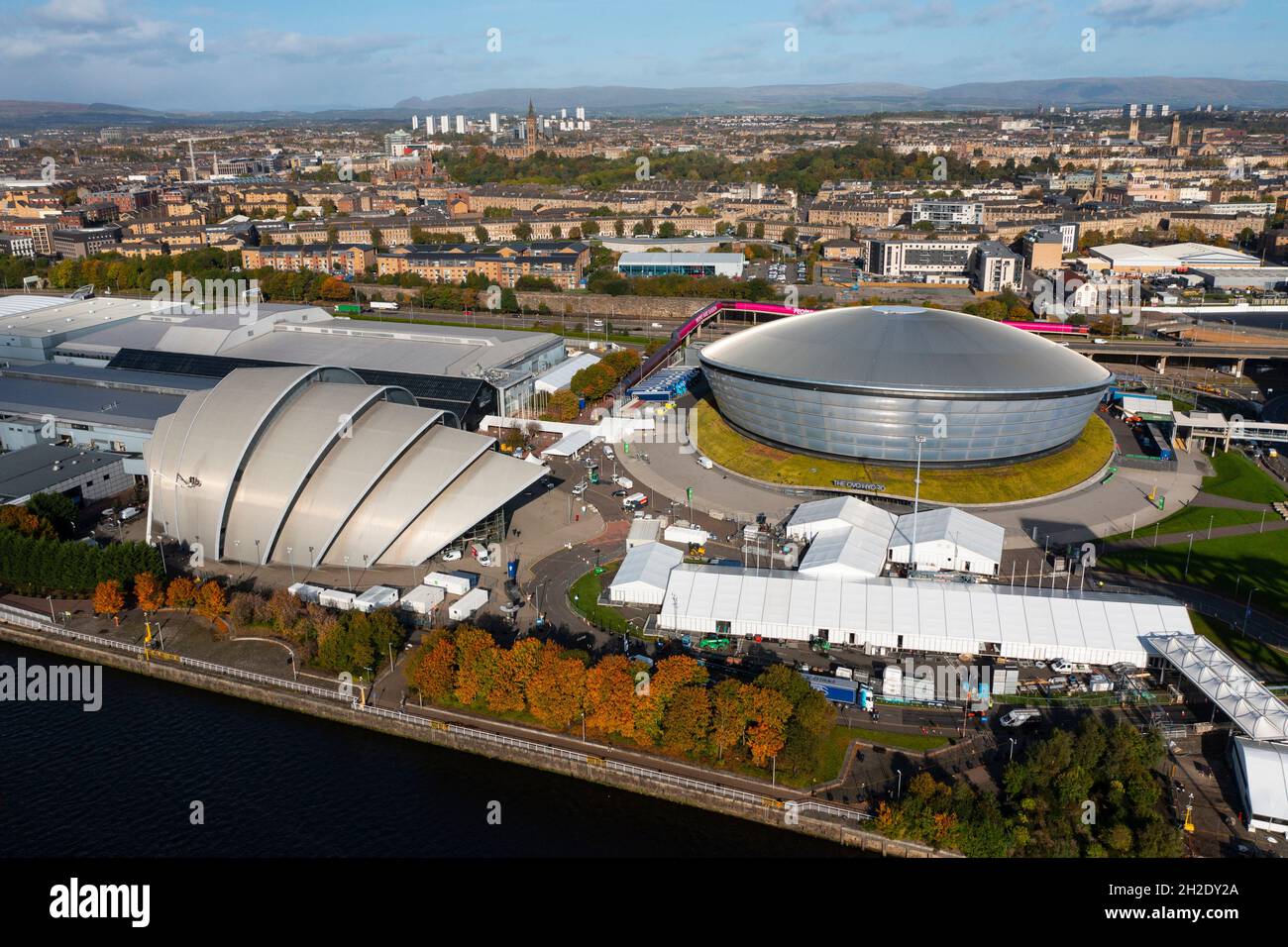 Glasgow, Écosse, Royaume-Uni.21 octobre 2021.Les préparatifs finaux sont en cours sur le site de la Conférence des Nations Unies sur les changements climatiques COP26 qui se tiendra à Glasgow du 31 octobre.Pic; vue aérienne du drone du site de la COP26 à côté de la rivière Clyde.Iain Masterton/Alay Live News. Banque D'Images