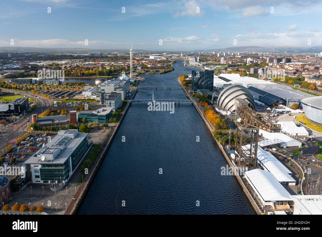 Glasgow, Écosse, Royaume-Uni.21 octobre 2021.Les préparatifs finaux sont en cours sur le site de la Conférence des Nations Unies sur les changements climatiques COP26 qui se tiendra à Glasgow du 31 octobre.Pic; vue aérienne du drone du site de la COP26 à côté de la rivière Clyde.Iain Masterton/Alay Live News. Banque D'Images