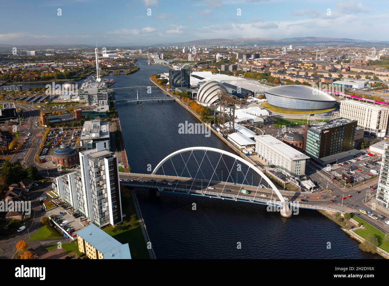 Glasgow, Écosse, Royaume-Uni.21 octobre 2021.Les préparatifs finaux sont en cours sur le site de la Conférence des Nations Unies sur les changements climatiques COP26 qui se tiendra à Glasgow du 31 octobre.Pic; vue aérienne du drone du site de la COP26 à côté de la rivière Clyde.Iain Masterton/Alay Live News. Banque D'Images