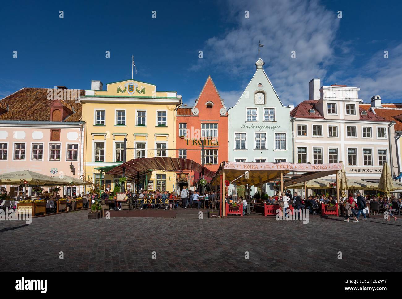 Restaurants de la place de l'Hôtel de ville - Tallinn, Estonie Banque D'Images