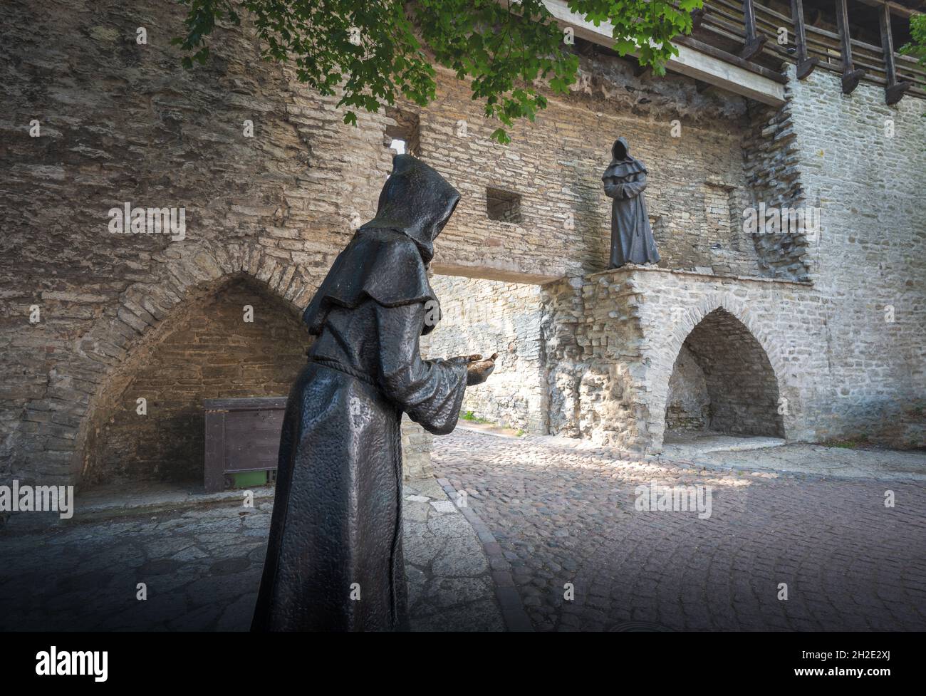 Pierre sans visage Sculpture nommée trois au jardin danois des rois - art par Aivar Simsom et Paul Mand en 2011 - Tallinn, Estonie Banque D'Images