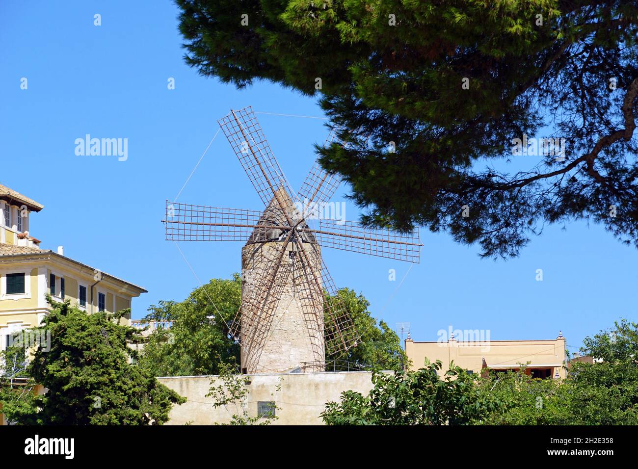 Moulin à vent médiéval à Paseo Maritimo à Palma de Majorque, Espagne Banque D'Images