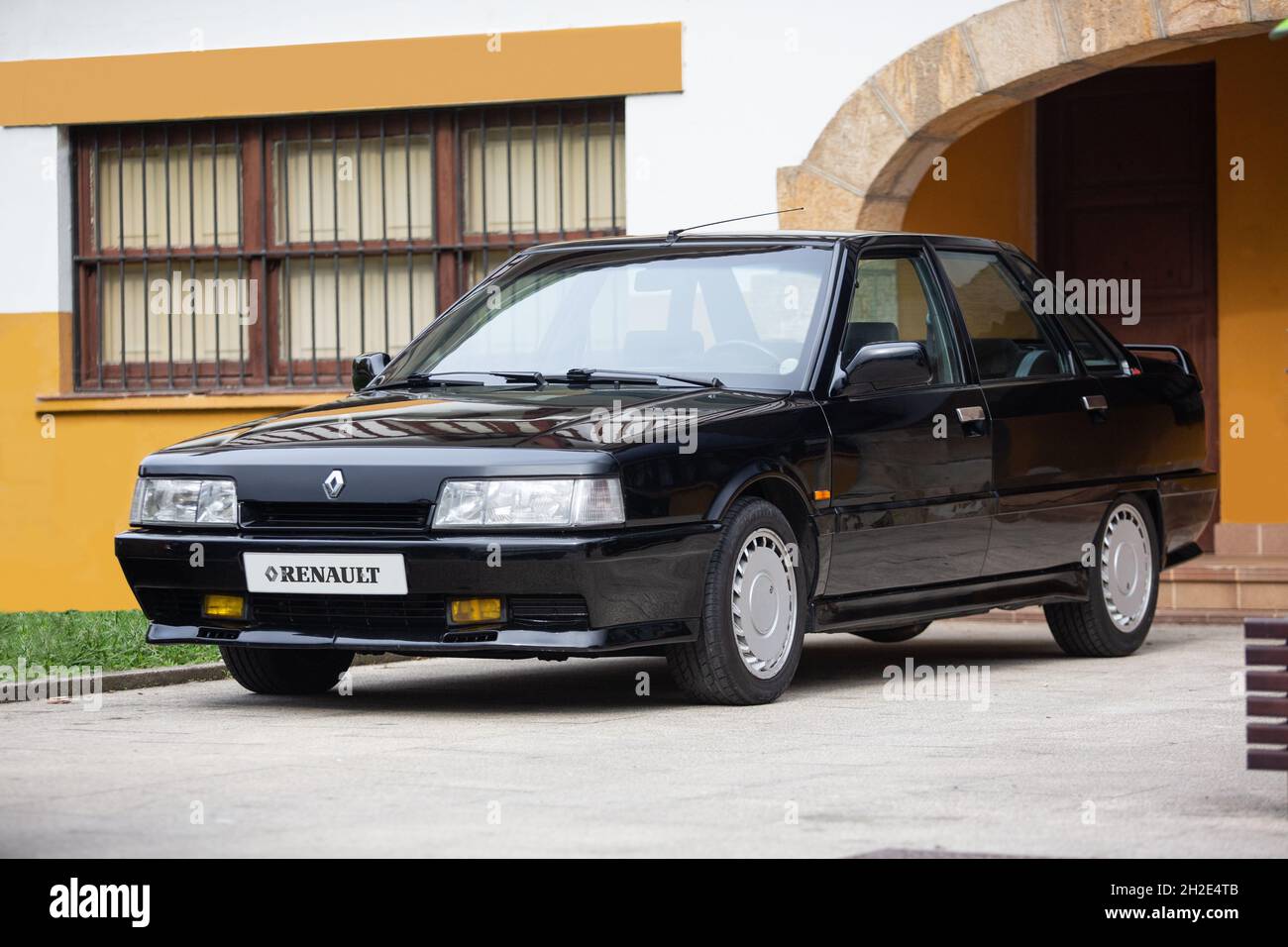 Reocin, Cantabria, Espagne - 2 octobre 2021: Salon de voiture à Reocin.Renault 21 est une voiture fabriquée par le constructeur français entre 1986 et 1994.Renault Banque D'Images