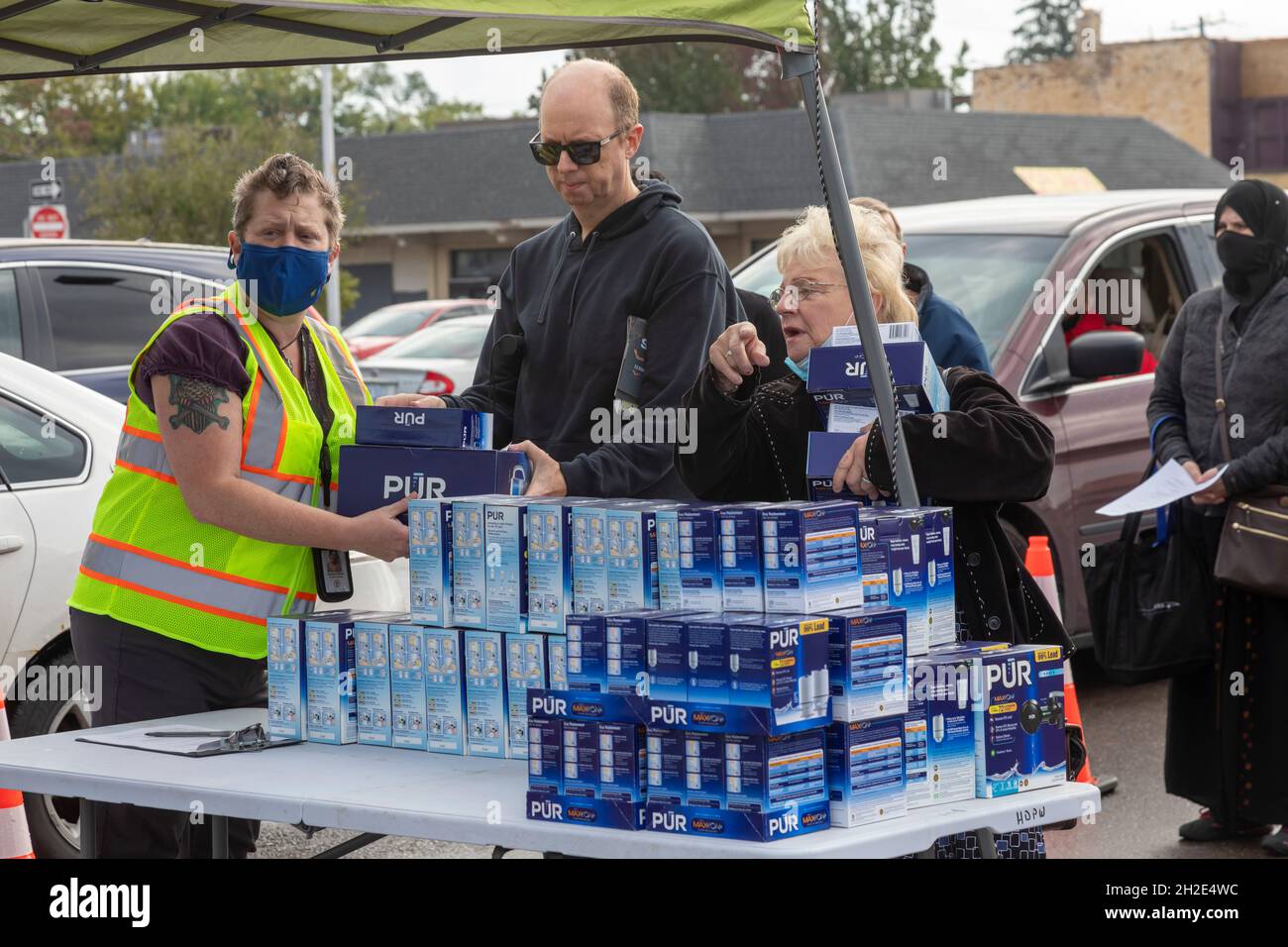 Hamtramck, Michigan, États-Unis.21 octobre 2021.Des filtres à eau ont été distribués aux résidents après que des niveaux élevés de plomb ont été trouvés dans le réseau d'eau de la ville.Le plomb dans les anciens systèmes d'aqueduc a été un problème majeur dans les villes du Michigan, y compris Flint, Benton Harbour, et maintenant Hamtramck, toutes les villes avec principalement des résidents à faible revenu.Crédit : Jim West/Alay Live News Banque D'Images