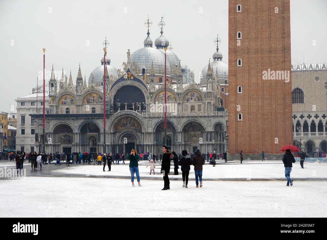 La neige couvre la ville de Venise, dans le nord de l'Italie, lors de sa première chute de neige de l'hiver.(MVS) Banque D'Images