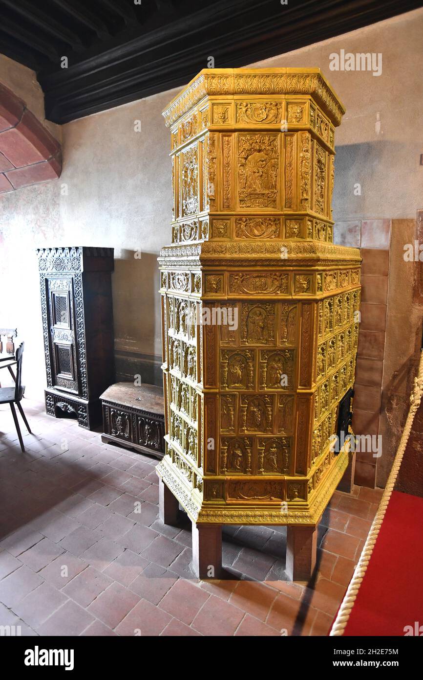 Ancien chauffage en céramique Château du Haut-Koenigsbourg ou Château du Haut-Koenigsbourg en Alsace Banque D'Images