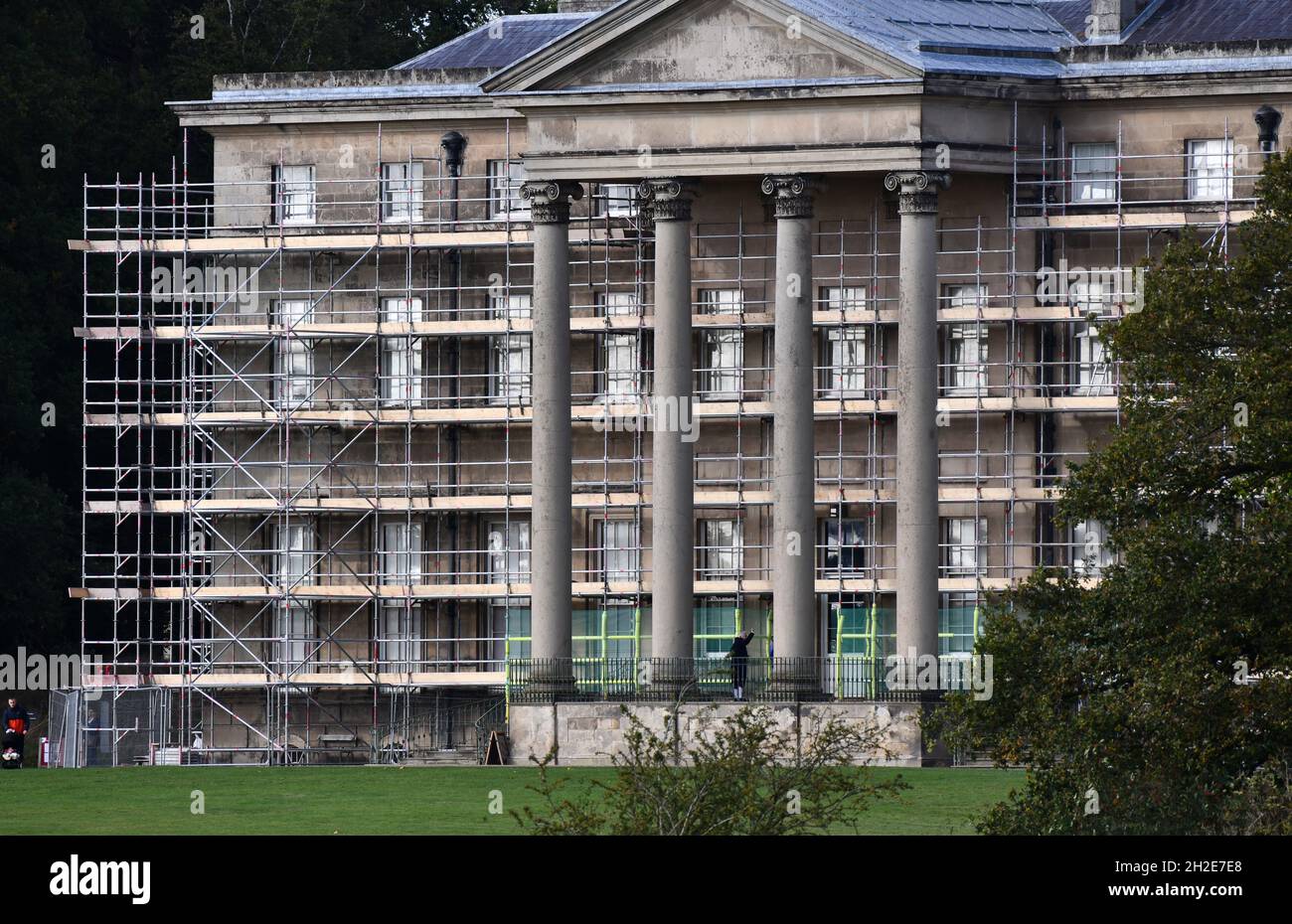 Échafaudage échafaudage sur la majestueuse maison d'origine Angleterre, Grande-Bretagne, Royaume-Uni Banque D'Images