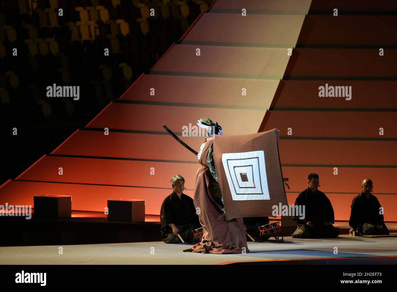 23 JUILLET 2021 - TOKYO, JAPON: Performance de l'acteur kabuki Ichikawa Ebizō XI, en agissant un extrait de Shibaraku lors de la cérémonie d'ouverture du Banque D'Images