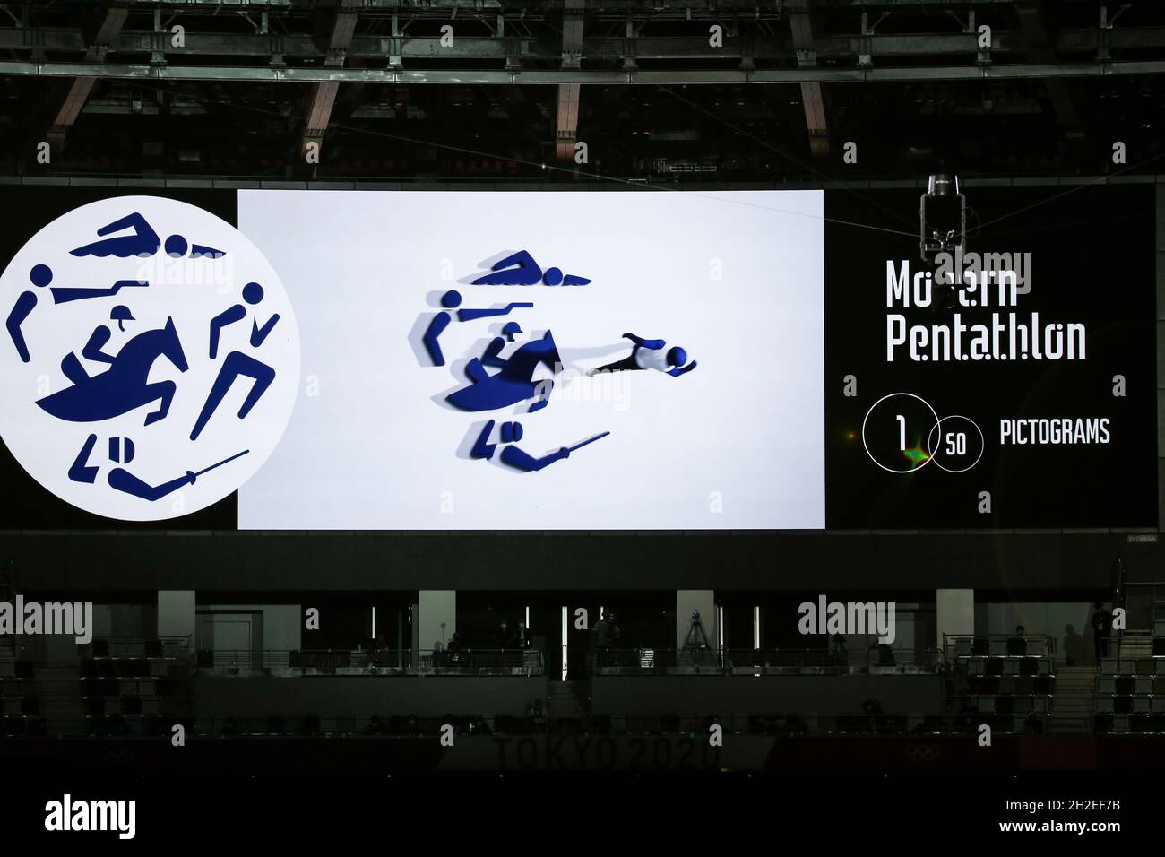 23 JUILLET 2021 - TOKYO, JAPON : récréation en direct de 50 pictogrammes représentant les 50 disciplines de ces Jeux Olympiques lors du Ceremon d'ouverture Banque D'Images