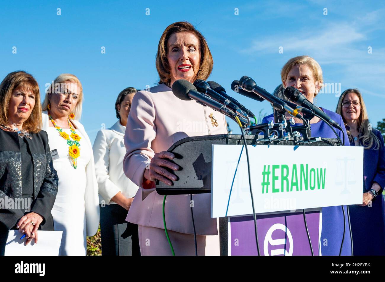 Washington, DC, États-Unis.21 octobre 2021.21 octobre 2021 - Washington, DC, États-Unis: La Présidente de la Chambre NANCY PELOSI (D-CA), prenant la parole lors d'une conférence de presse sur la certification de l'amendement sur l'égalité des droits (image de crédit: © Michael Brochstein/ZUMA Press Wire) Banque D'Images