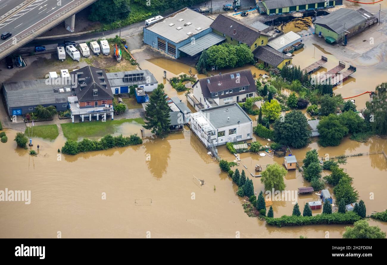 Photographie aérienne, inondation de la Ruhr, inondation, pont Kemna, Ruhr entre Hattingen et Bochum, Blankenstein, Hattingen, région de la Ruhr, Rhénanie-du-Nord-Westphalie, Banque D'Images