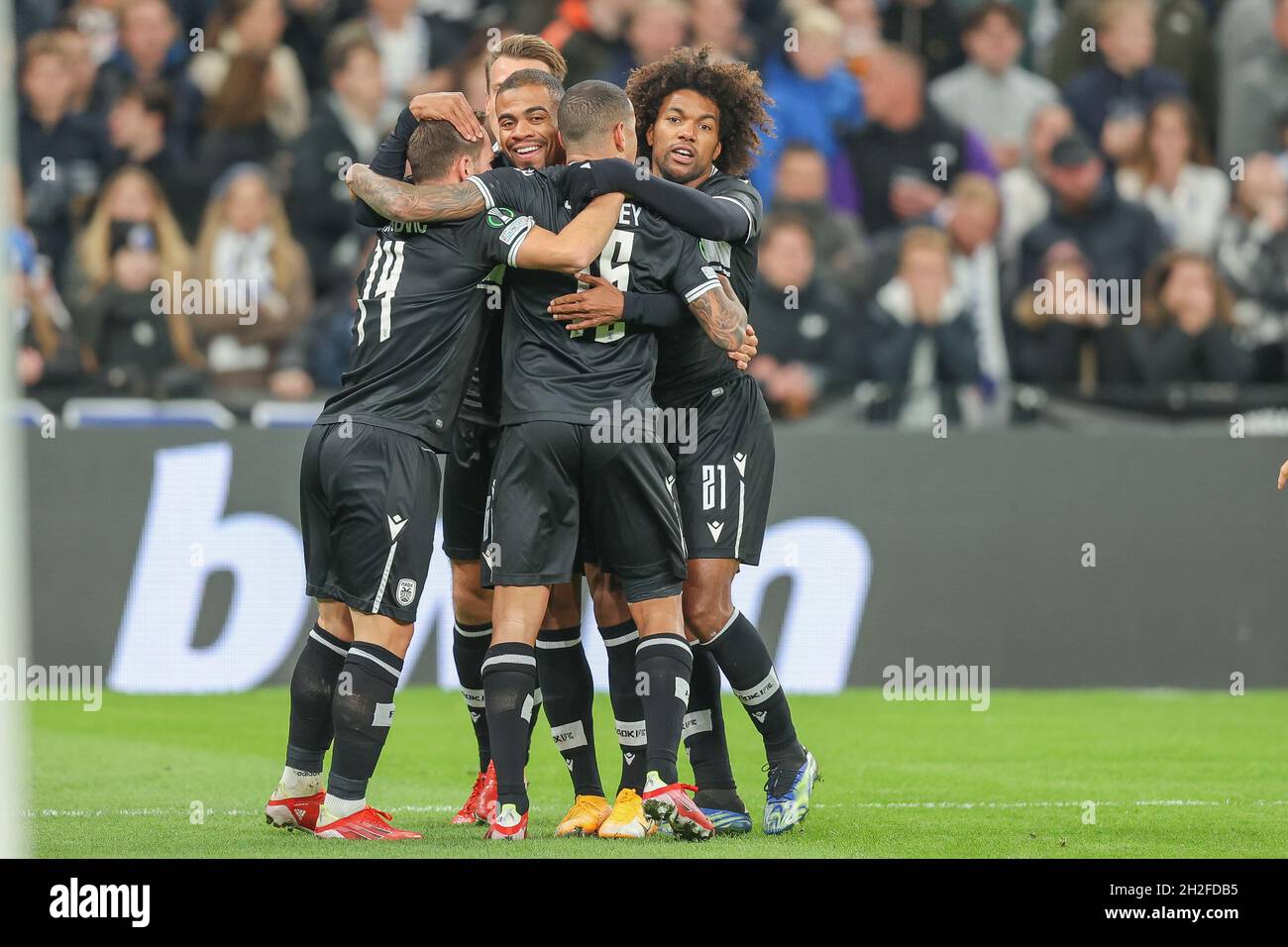 Copenhague, Danemark.21 octobre 2021.Sidcley (16) du PAOK FC obtient des scores pour 0-1 lors du match de l'UEFA Europa Conference League entre le FC Copenhague et le PAOK FC à Parken à Copenhague.(Crédit photo : Gonzales photo/Alamy Live News Banque D'Images