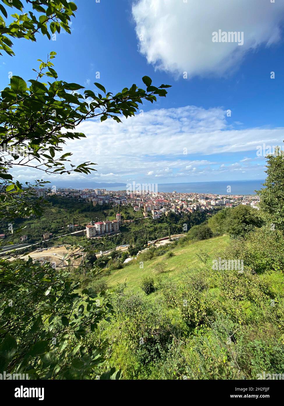 Vue sur la ville de Trabzon, Turquie avec la mer Noire à proximité Banque D'Images