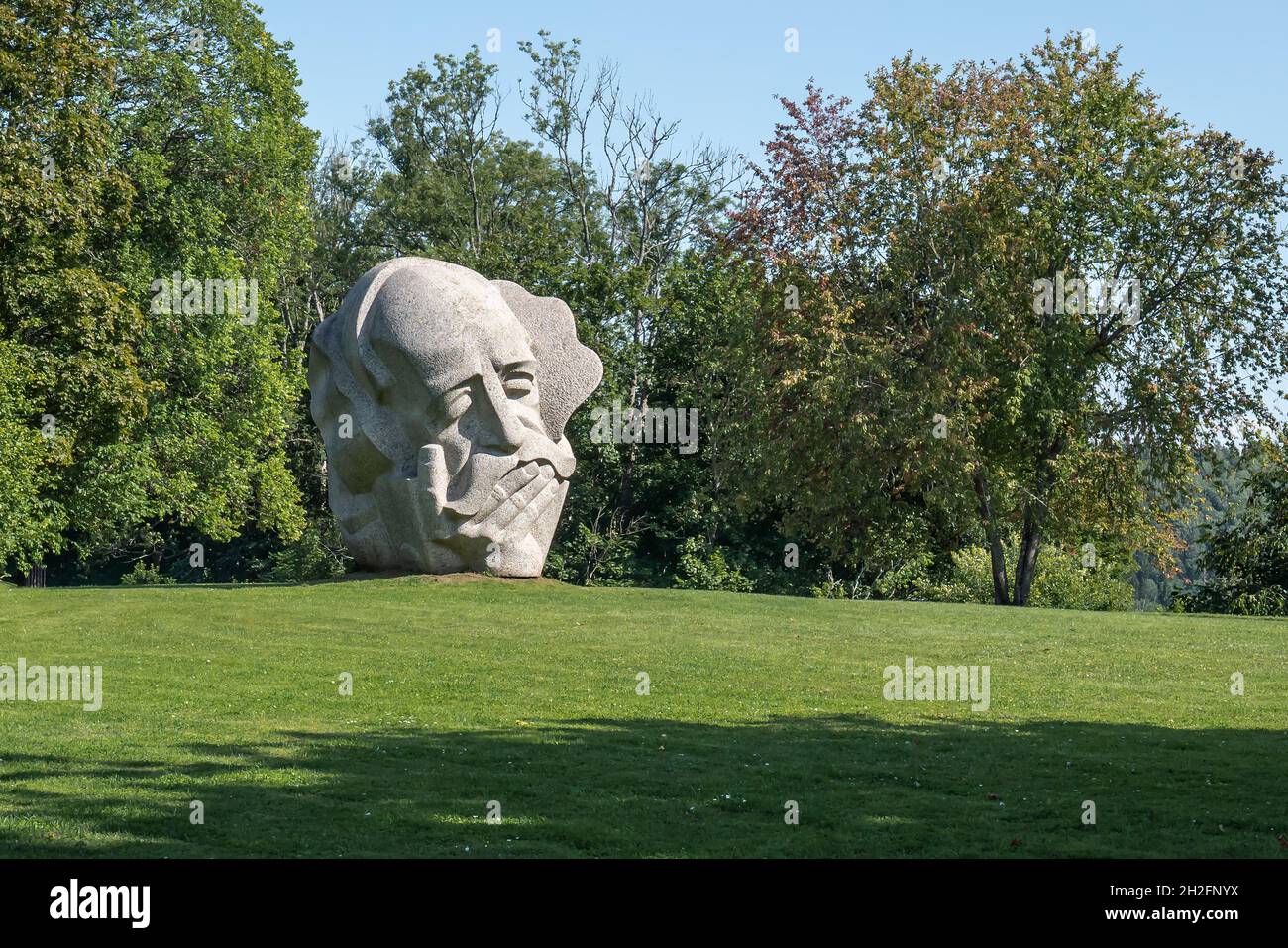 Père des chansons Sculpture créée par Indulis Ranka en 1985 à Folk Song Hill Sculptures dans la réserve du musée Turaida - Sigulda, Lettonie Banque D'Images