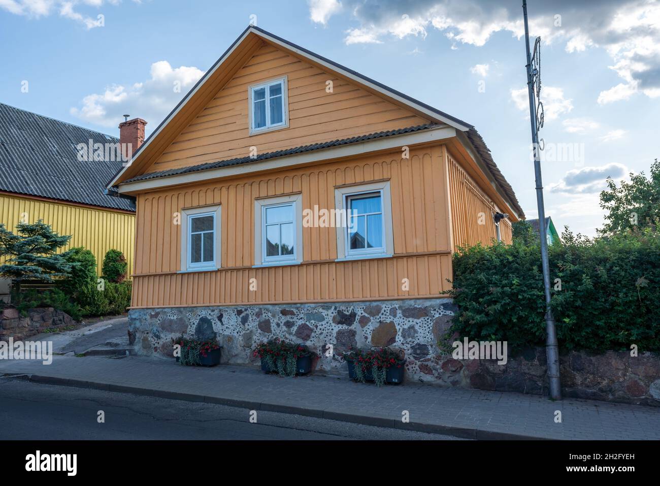 Maison typique de Karaite à triple fenêtre - Trakai, Lituanie Banque D'Images