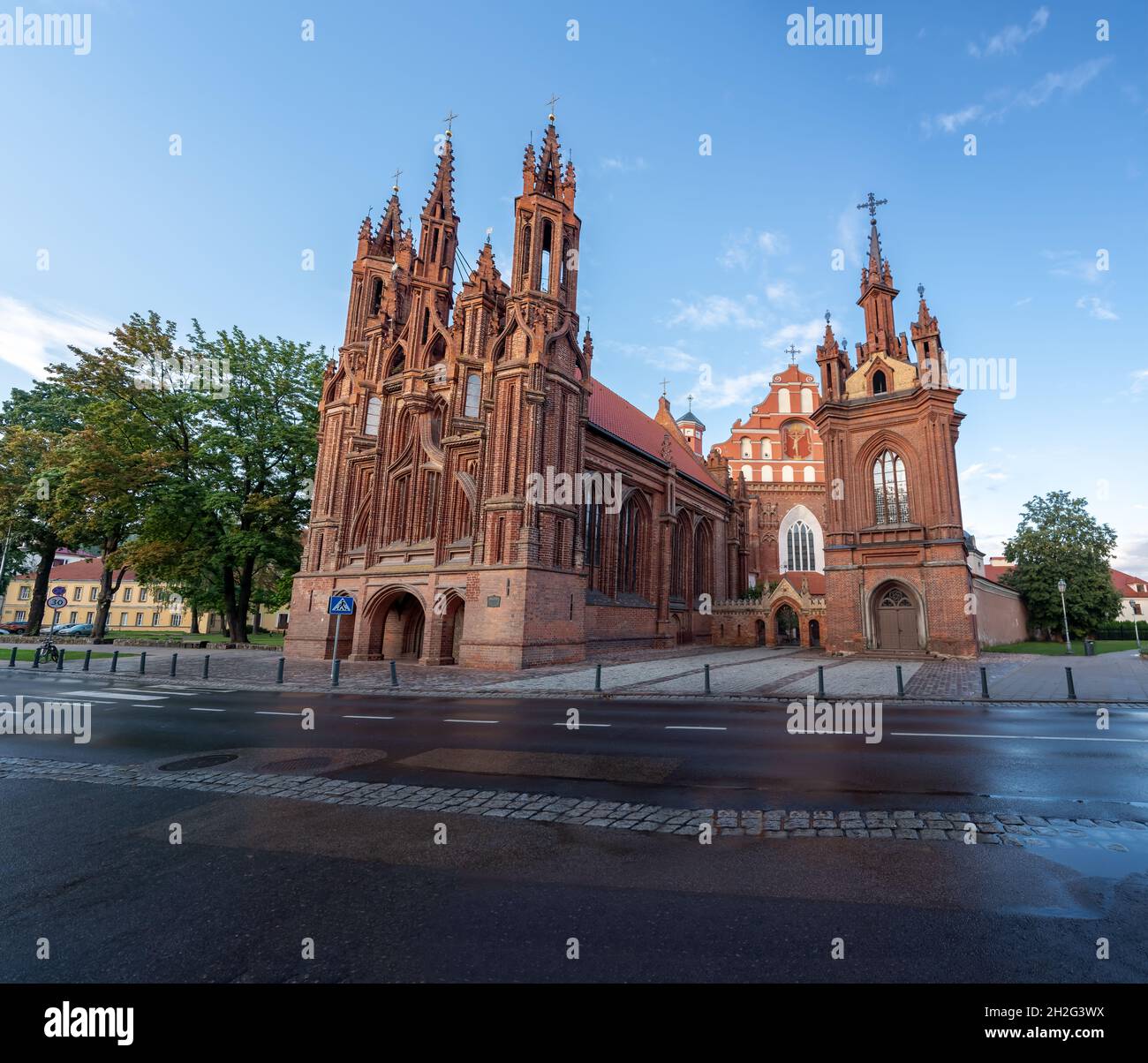 Église Sainte-Anne et Église Bernardine (Église Saint-François et Saint-Bernard) - Vilnius, Lituanie Banque D'Images