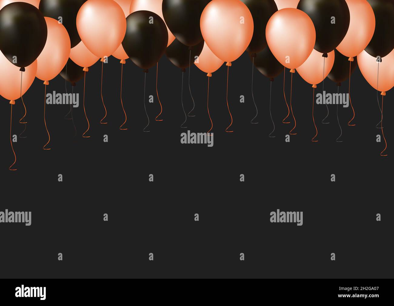 Halloween noire et orange isolée fêtez le ballon d'air en plastique sur fond noir Banque D'Images