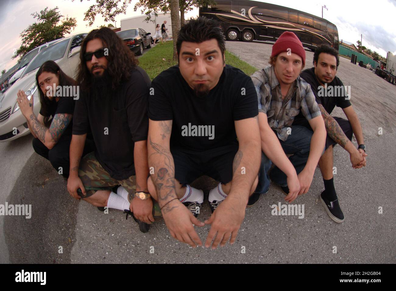 WEST PALM BEACH, FL - SEPTEMBRE 20 : Chino Moreno, Stephen Carpenter, Frank Delgado, Abe Cunningham et Chi Cheng de Deftones posent pour un portrait à l'amphithéâtre Sound Advice lors de la Family Values Tour le 20 septembre 2006 à West Palm Beach en Floride.Crédit : mpi04/MediaPunch Banque D'Images