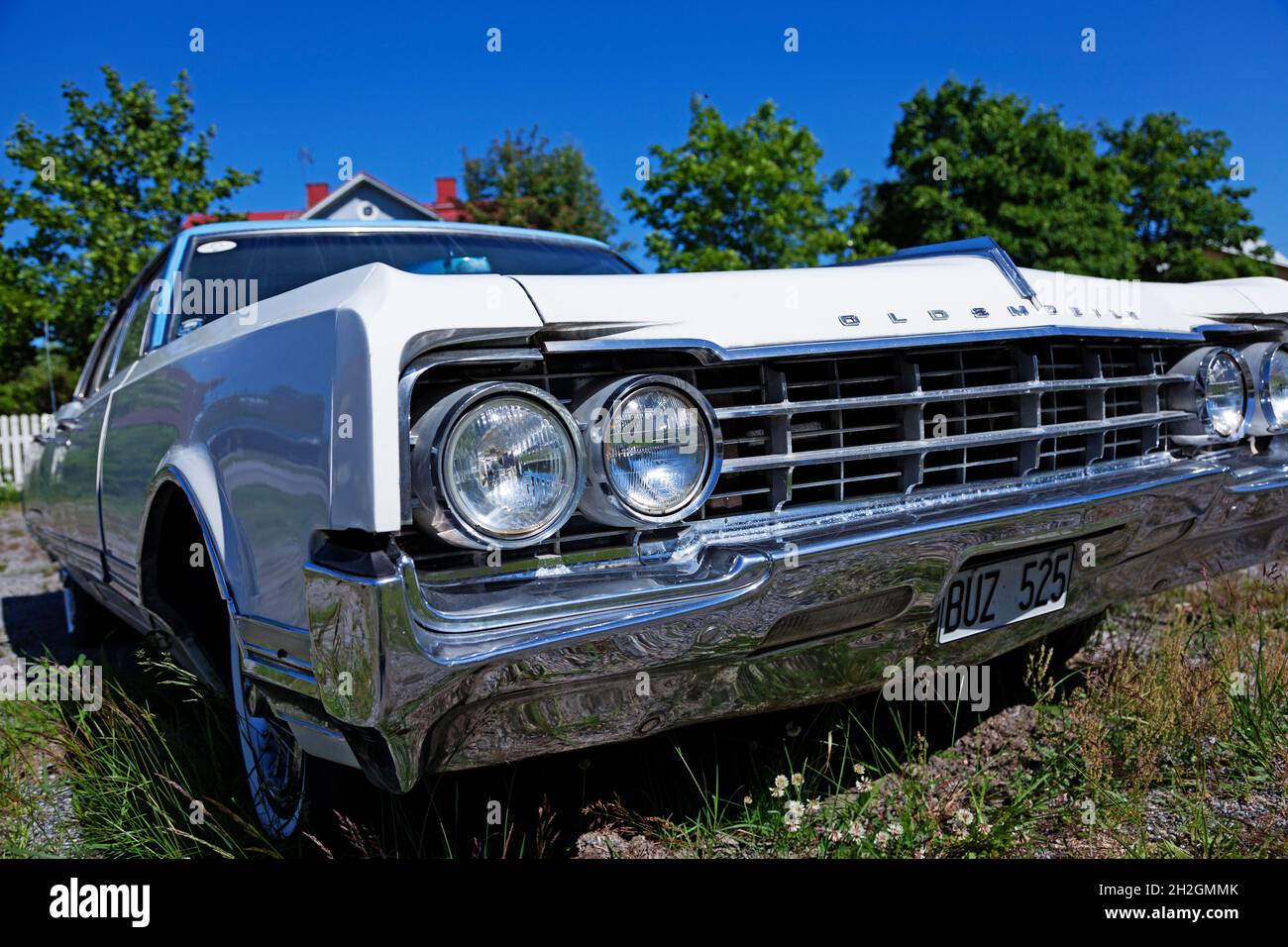 Nordmaling, Norrland Suède - 9 juin 2021 : une vieille voiture américaine blanche Banque D'Images