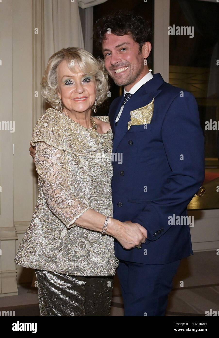 Milan, Italie.22 octobre 2021.Milan, Italie Daniela Javarone avec son mari Mario Girardi fêtez leur mariage d'or à l'hôtel principe di Savoia avec des parents et des amis historiques dans la photo: Daniela Javarone, Raffaello Tonon crédit: Agence de photo indépendante/Alay Live News Banque D'Images