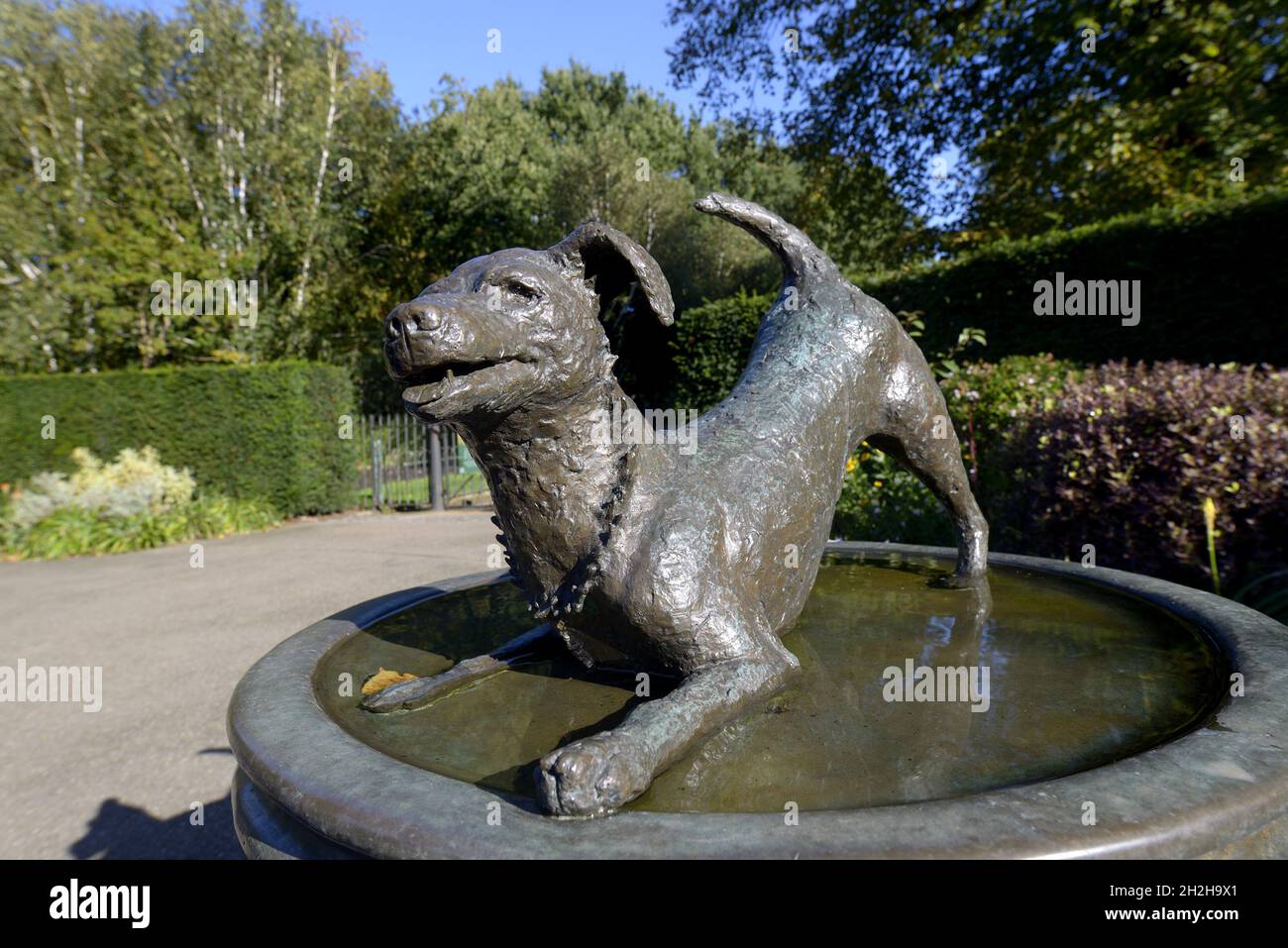 Londres, Angleterre, Royaume-Uni.Fontaine Esme Percy (1961) la promenade aux fleurs, jardins de Kensington Banque D'Images