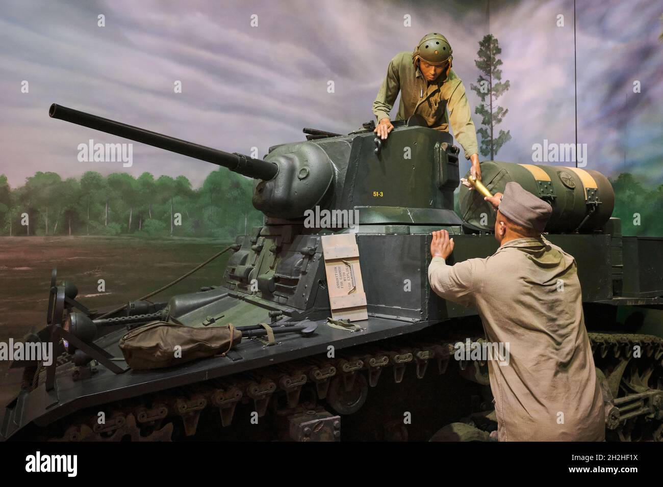 Des soldats noirs afro-américains chargent un char Sherman M4 pendant la Seconde Guerre mondiale.Au Musée national du Marine corps Heritage Centre en Virginie. Banque D'Images